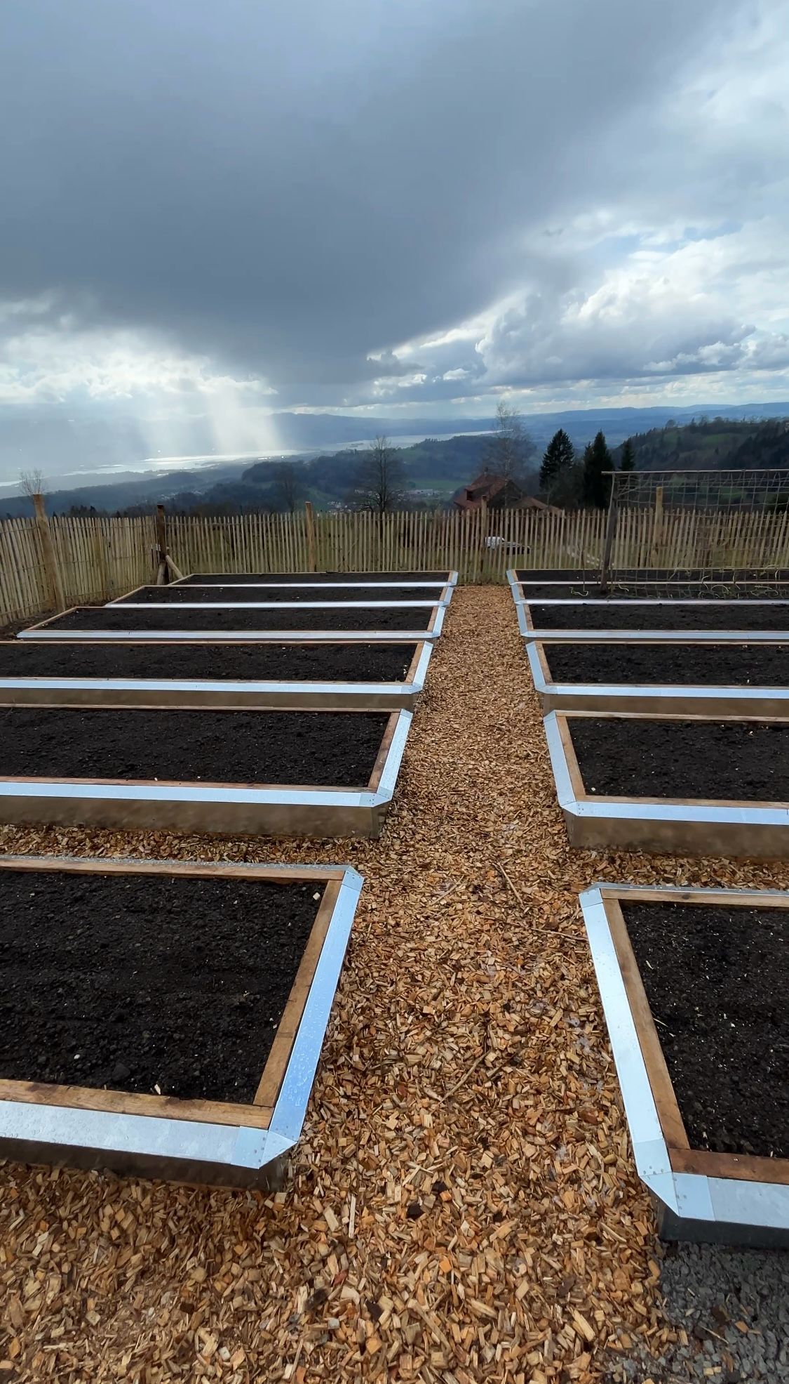 Gemüsegarten mit Schneckenzaun